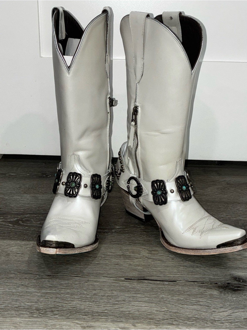 Western-Inspired White Heeled Boots with Concho Strap